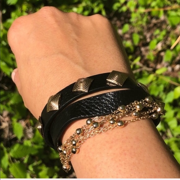 - Beautiful Black Leather Bracelet Gold Hardware - Picture 3 of 7